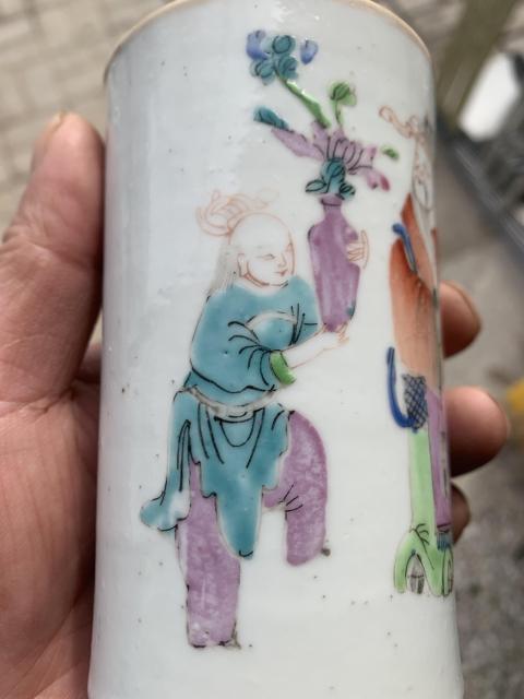 古玩陶瓷人物紋粉彩筆筒拍賣，當前價格8888元