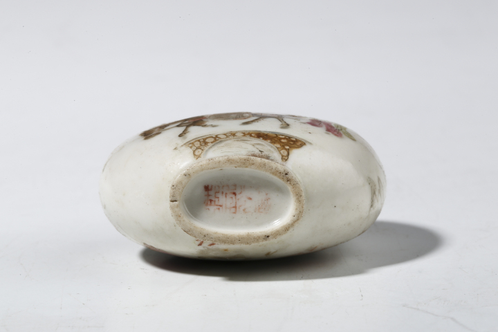 古玩陶瓷(優(yōu)品)清道光·粉彩愛鵝尋梅圖煙壺拍賣，當前價格6000元