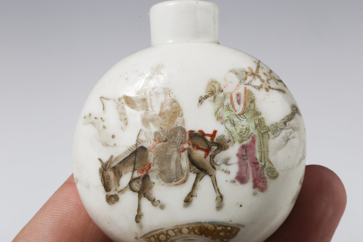 古玩陶瓷(優(yōu)品)清道光·粉彩愛鵝尋梅圖煙壺拍賣，當前價格6000元