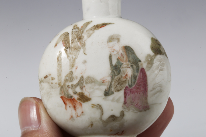 古玩陶瓷(優(yōu)品)清道光·粉彩愛鵝尋梅圖煙壺拍賣，當前價格6000元