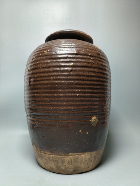 古玩陶瓷明代?醬釉帶蓋敞口梅瓶拍賣，當前價格333元