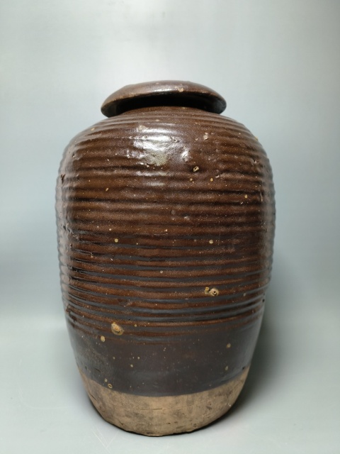 古玩陶瓷明代?醬釉帶蓋敞口梅瓶拍賣，當前價格333元