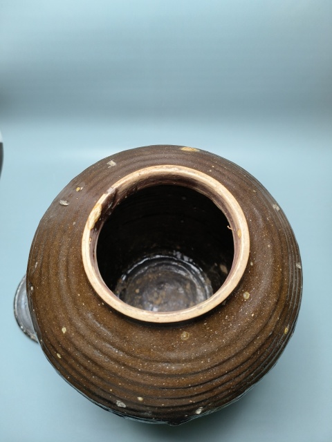 古玩陶瓷明代?醬釉帶蓋敞口梅瓶拍賣，當前價格333元