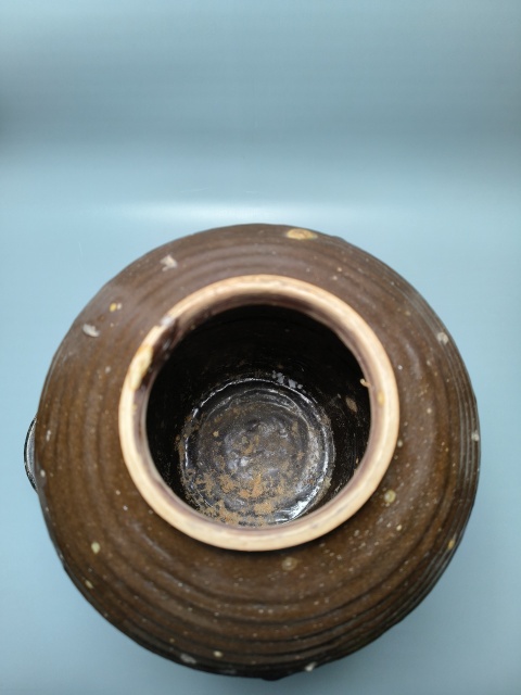 古玩陶瓷明代?醬釉帶蓋敞口梅瓶拍賣，當前價格333元