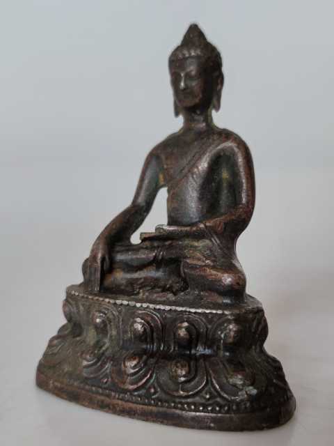 古玩雜項(xiàng)清代釋迦摩尼老銅佛像拍賣(mài),當(dāng)前價(jià)格8888元