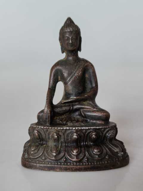 古玩雜項(xiàng)清代釋迦摩尼老銅佛像拍賣(mài),當(dāng)前價(jià)格8888元
