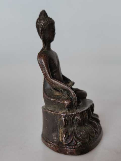 古玩雜項(xiàng)清代釋迦摩尼老銅佛像拍賣(mài),當(dāng)前價(jià)格8888元