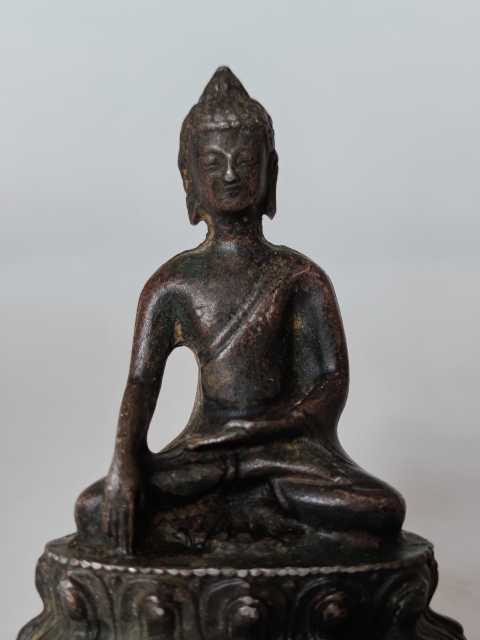 古玩雜項(xiàng)清代釋迦摩尼老銅佛像拍賣(mài),當(dāng)前價(jià)格8888元