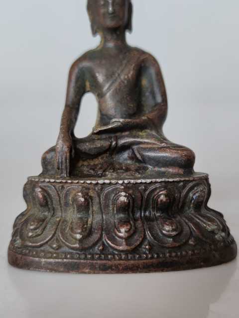 古玩雜項(xiàng)清代釋迦摩尼老銅佛像拍賣(mài),當(dāng)前價(jià)格8888元