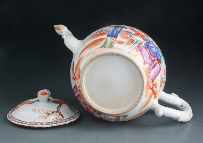 古玩陶瓷【7248】清乾隆廣彩滿大人庭院人物合家歡壺拍賣，當(dāng)前價(jià)格3980元