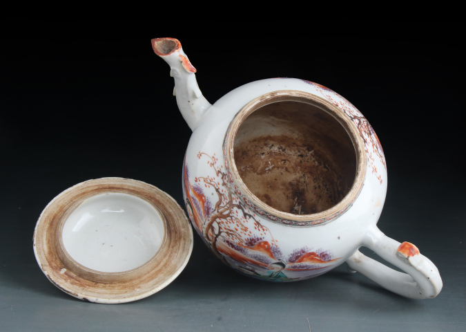 古玩陶瓷【7248】清乾隆廣彩滿大人庭院人物合家歡壺拍賣，當(dāng)前價(jià)格3980元