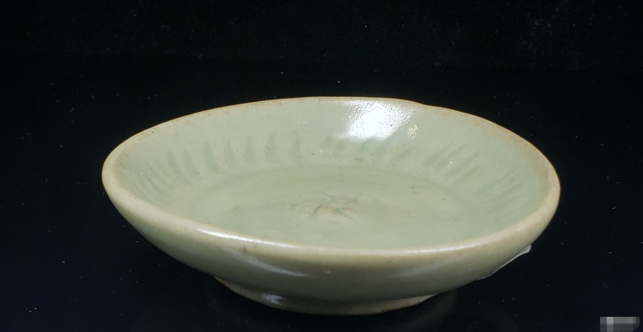 古玩陶瓷元末明初龍泉窯刻花青釉盤拍賣，當前價格888元