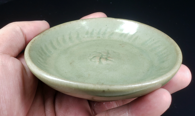 古玩陶瓷元末明初龍泉窯刻花青釉盤拍賣，當前價格888元