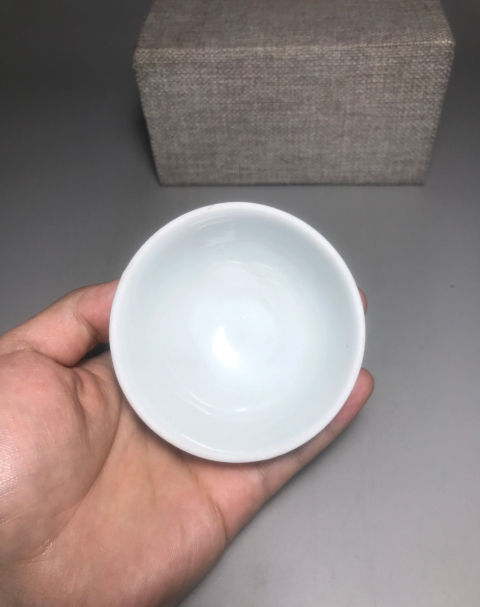 古玩陶瓷精品甜白釉壓手杯拍賣，當前價格1888元