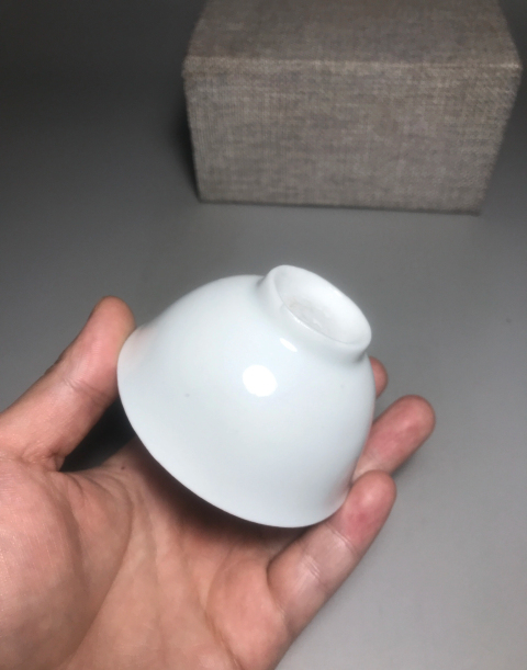 古玩陶瓷精品甜白釉壓手杯拍賣，當前價格1888元
