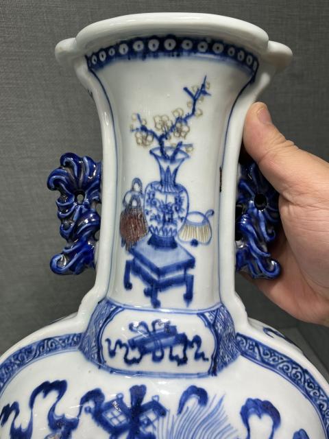 域鉴古玩】青花釉里红狮子滚绣球纹双耳海棠瓶鉴定结果_青花釉里