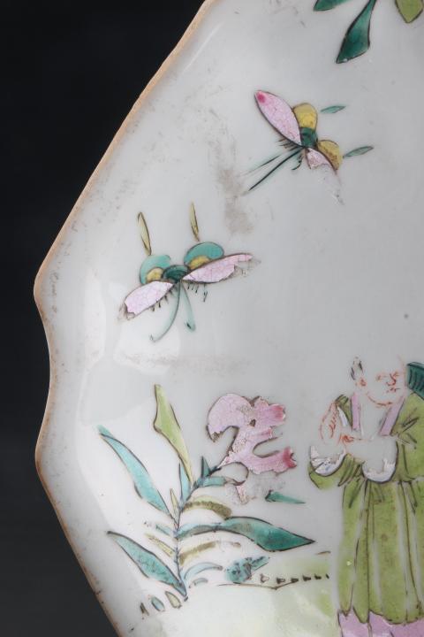 古玩陶瓷【7535】清晚期  粉彩高士童子圖六邊倭角供盤拍賣，當(dāng)前價(jià)格4000元