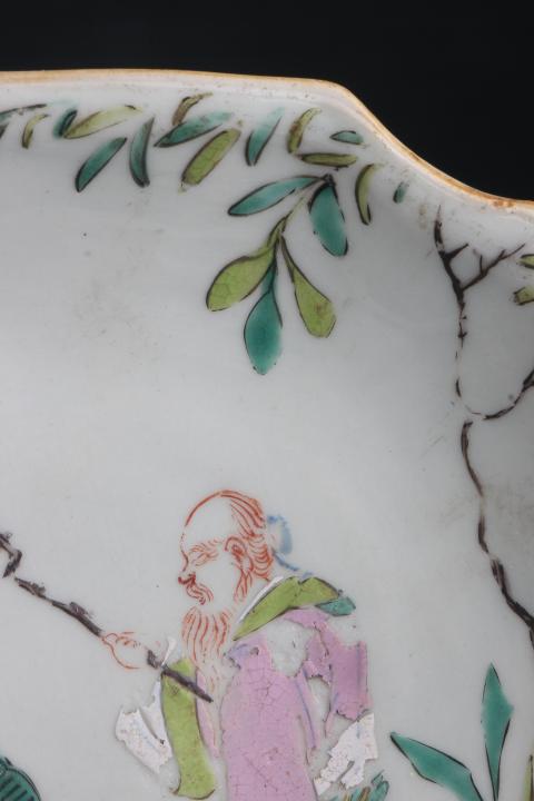 古玩陶瓷【7535】清晚期  粉彩高士童子圖六邊倭角供盤拍賣，當(dāng)前價(jià)格4000元