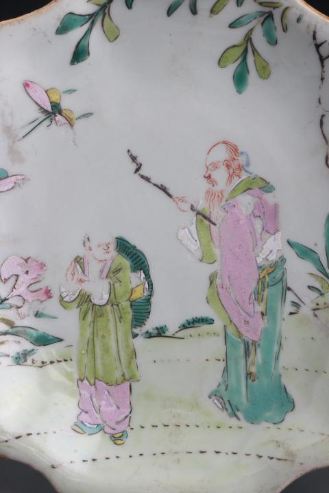 古玩陶瓷【7535】清晚期  粉彩高士童子圖六邊倭角供盤拍賣，當(dāng)前價(jià)格4000元