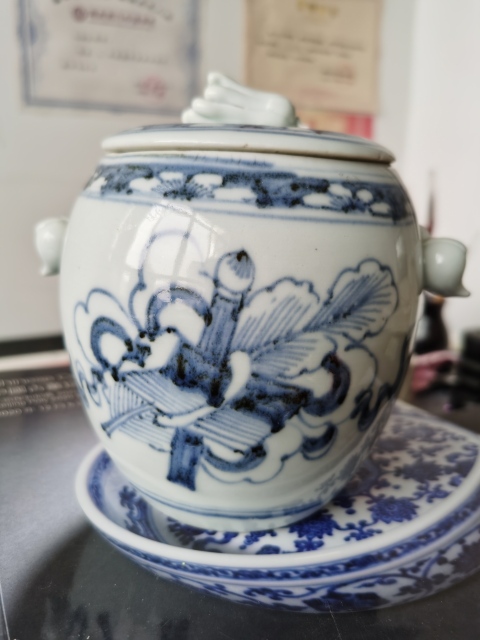 古玩陶瓷清中青花花卉紋蓋罐拍賣,當(dāng)前價格26000元
