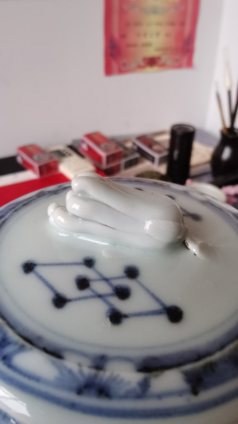 古玩陶瓷清中青花花卉紋蓋罐拍賣,當(dāng)前價格26000元