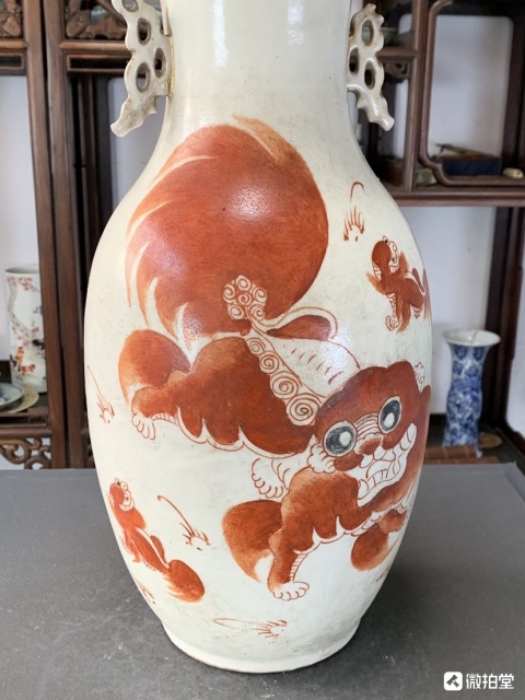 古玩陶瓷民國礬紅太獅少獅紋詩文雙耳瓶拍賣，當前價格6500元