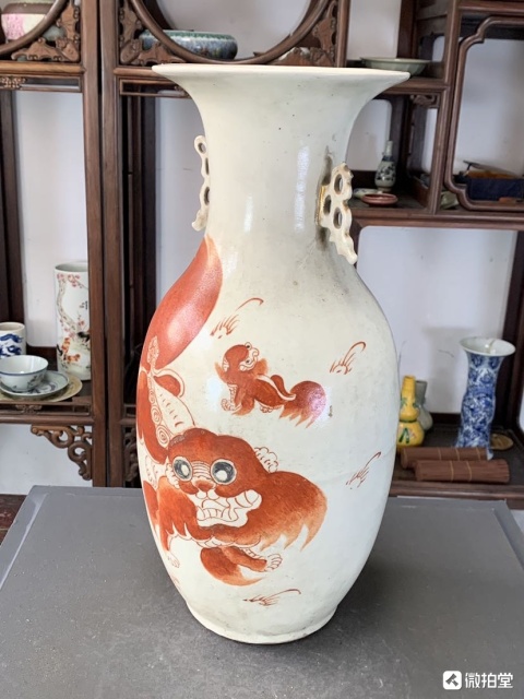 古玩陶瓷民國礬紅太獅少獅紋詩文雙耳瓶拍賣，當前價格6500元