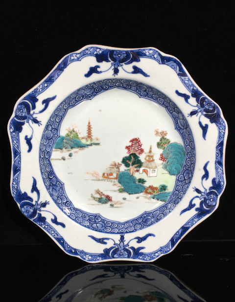 古玩陶瓷【同等中的極品】乾隆粉彩山水風景亭臺樓閣紋飾花口大盤拍賣，當前價格688元