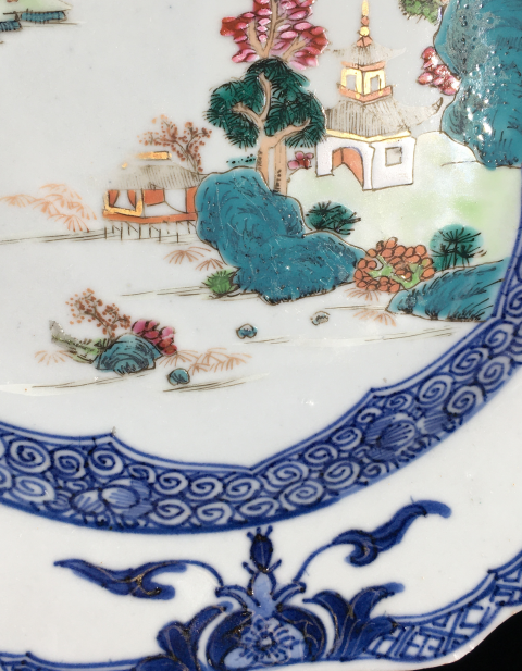古玩陶瓷【同等中的極品】乾隆粉彩山水風景亭臺樓閣紋飾花口大盤拍賣，當前價格688元