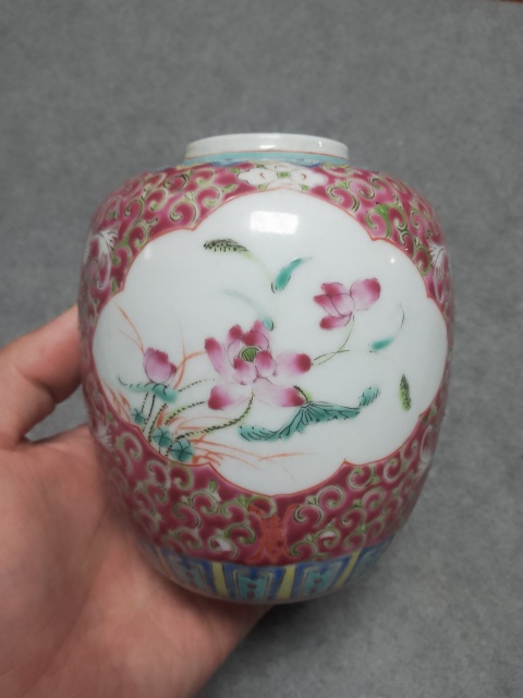 古玩陶瓷胭脂紅開窗粉彩花卉紋罐拍賣，當前價格1600元