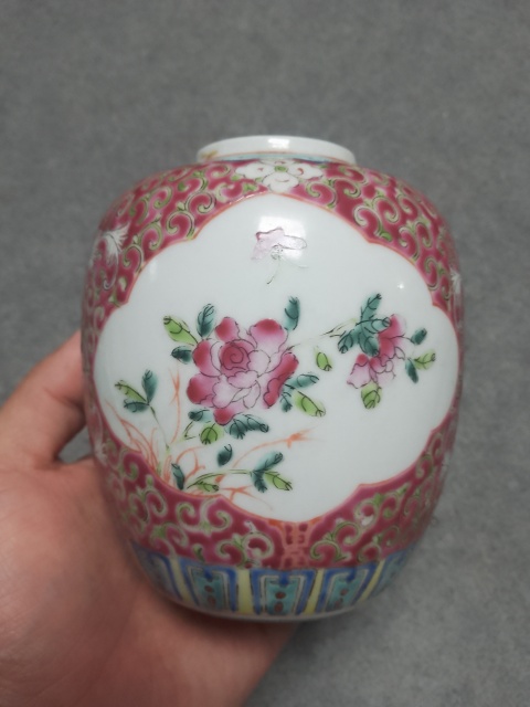古玩陶瓷胭脂紅開窗粉彩花卉紋罐拍賣，當前價格1600元