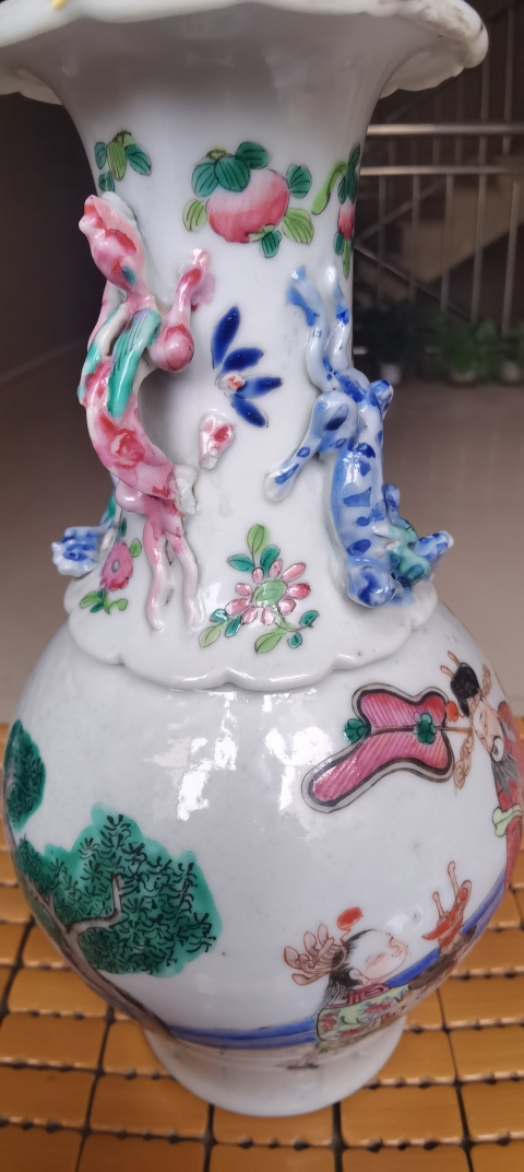 古玩陶瓷嘉道時期人物粉彩瓶拍賣,當前價格8000元