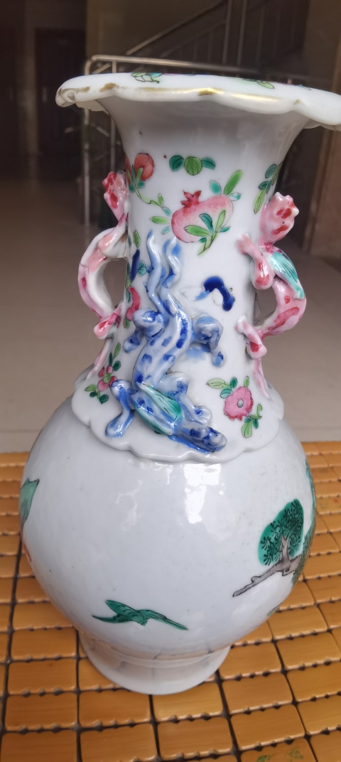 古玩陶瓷嘉道時期人物粉彩瓶拍賣,當前價格8000元