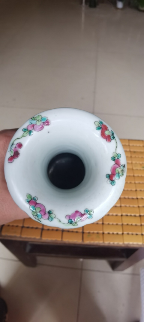 古玩陶瓷嘉道時期人物粉彩瓶拍賣,當前價格8000元