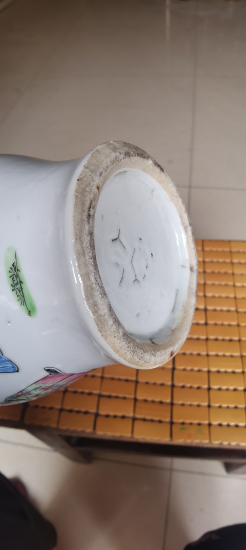 古玩陶瓷嘉道時期人物粉彩瓶拍賣,當前價格8000元