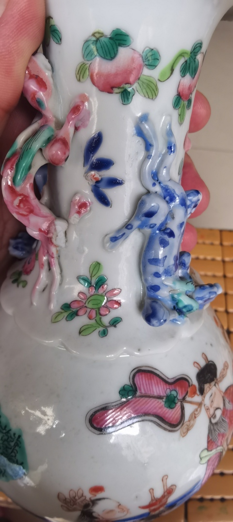 古玩陶瓷嘉道時期人物粉彩瓶拍賣,當前價格8000元