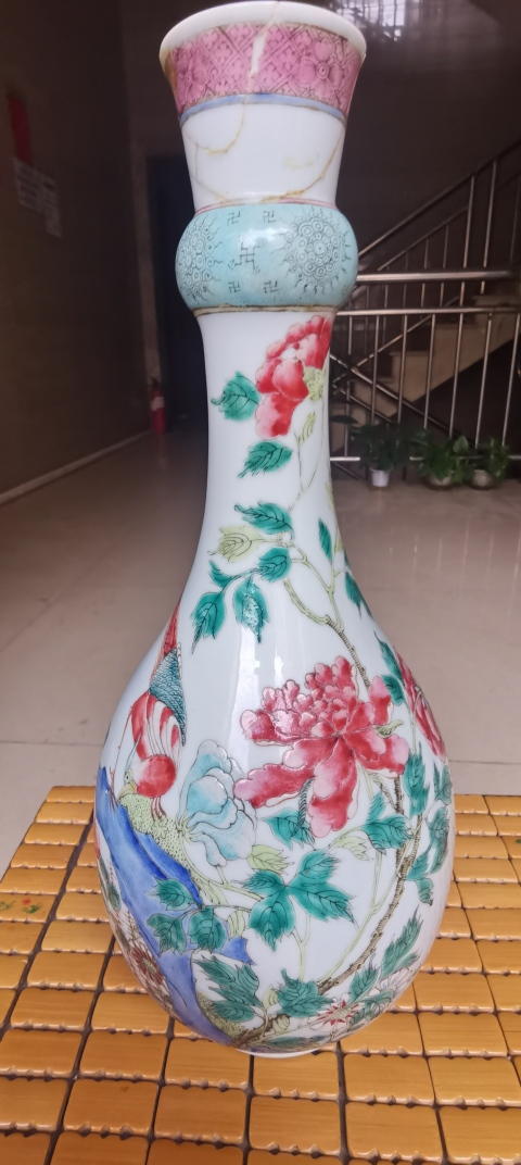 古玩陶瓷中晚期粉彩蒜頭瓶拍賣,當前價格6800元