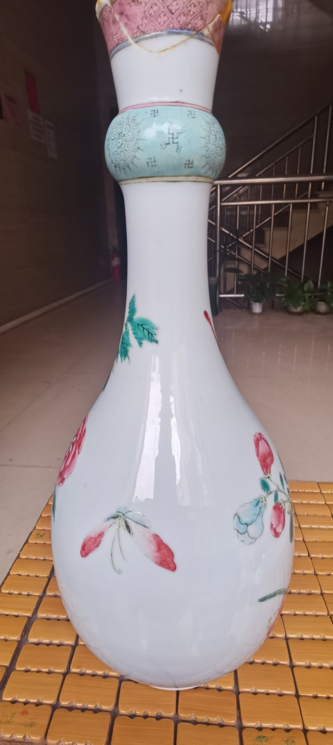 古玩陶瓷中晚期粉彩蒜頭瓶拍賣,當前價格6800元