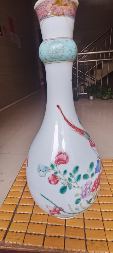古玩陶瓷中晚期粉彩蒜頭瓶拍賣,當前價格6800元
