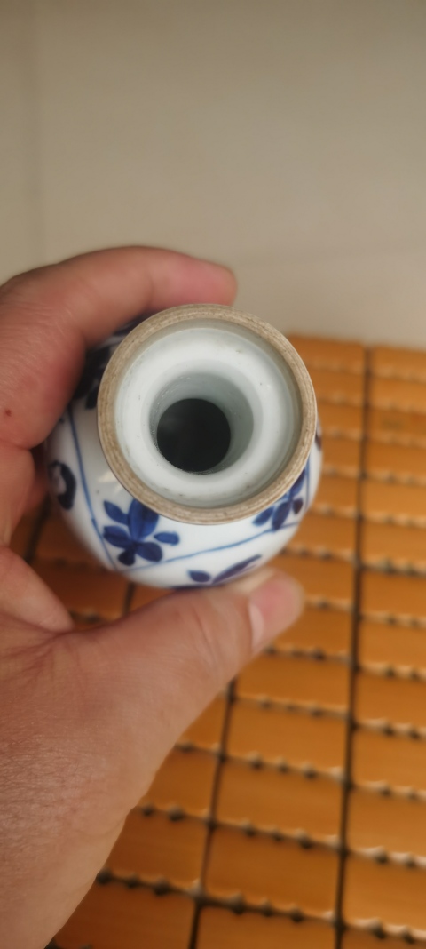 古玩陶瓷康熙仕女花卉紋青花瓶拍賣，當前價格10000元