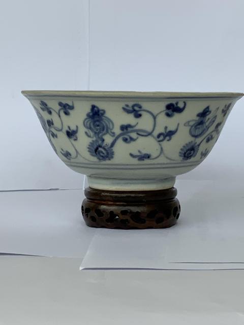 古玩陶瓷明宣德青花內月華外纏枝花卉八寶紋撇口碗拍賣,當前價格3210元