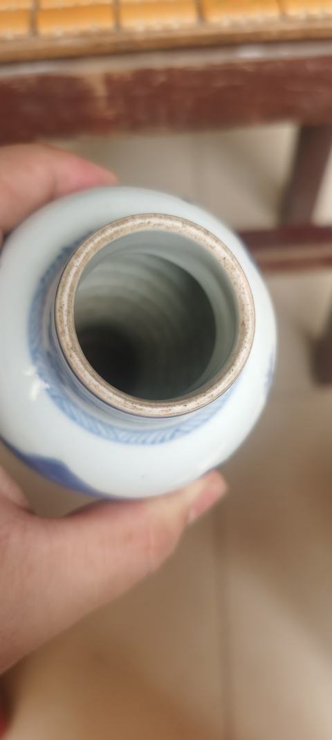 古玩陶瓷康熙山水紋青花雞腿蓋瓶拍賣，當(dāng)前價格9000元