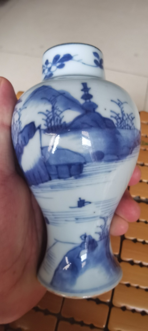 古玩陶瓷康熙山水紋青花雞腿蓋瓶拍賣，當(dāng)前價格9000元