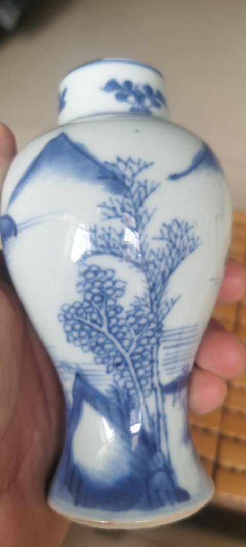 古玩陶瓷康熙山水紋青花雞腿蓋瓶拍賣，當(dāng)前價格9000元