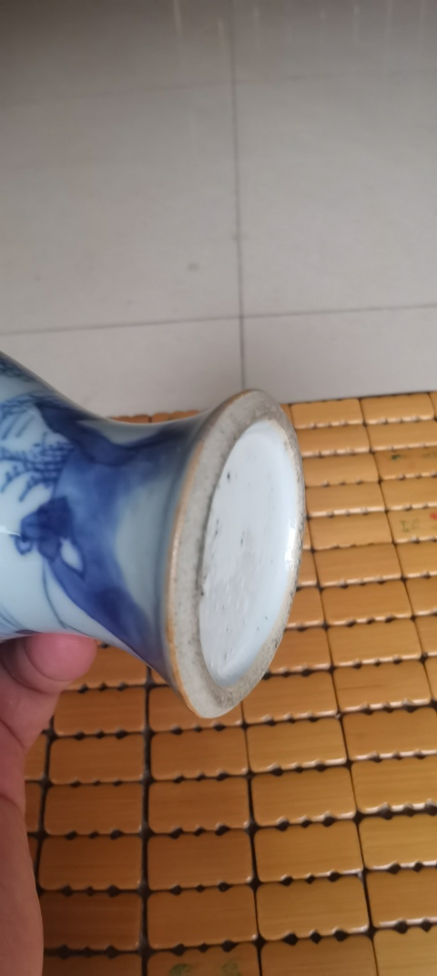 古玩陶瓷康熙山水紋青花雞腿蓋瓶拍賣，當(dāng)前價格9000元