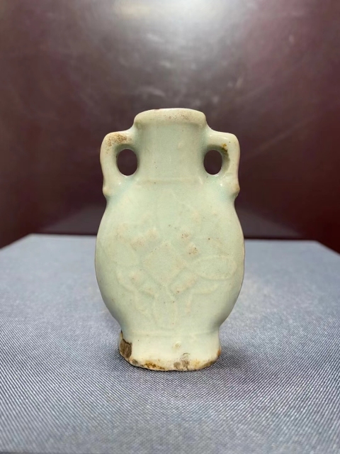 古玩陶瓷豆青釉花卉雙耳瓶拍賣,當前價格800元