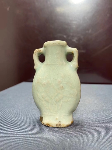 古玩陶瓷豆青釉花卉雙耳瓶拍賣,當前價格800元