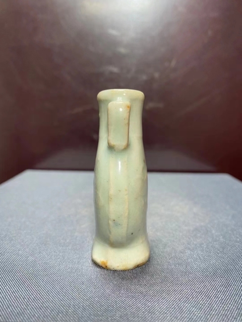 古玩陶瓷豆青釉花卉雙耳瓶拍賣,當前價格800元