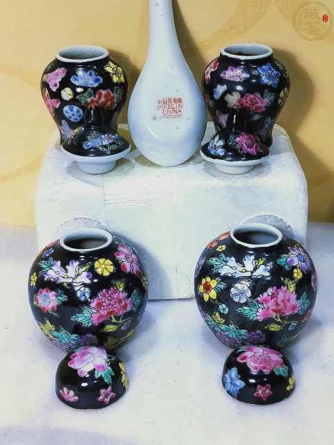 古玩陶瓷墨地粉彩花卉紋蓋罐拍賣,當前價格368元