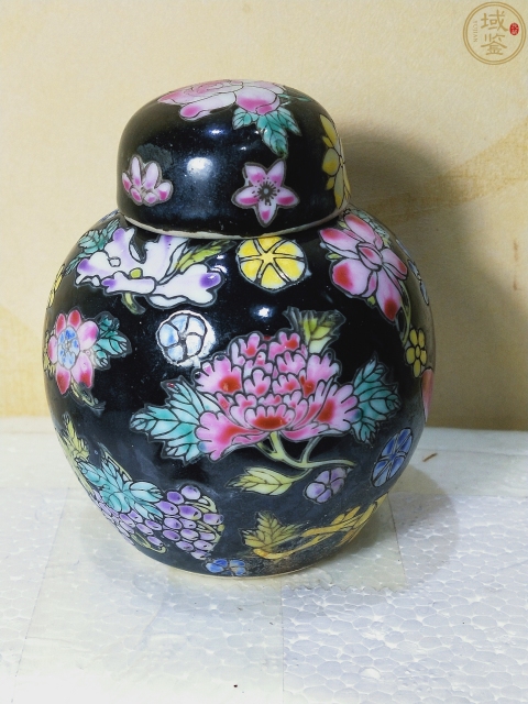古玩陶瓷墨地粉彩花卉紋蓋罐拍賣,當前價格368元